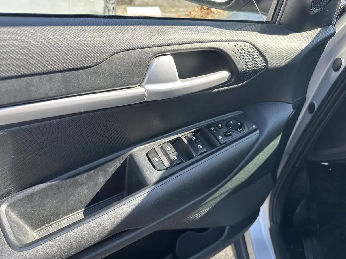Kia Sonet 1.5 Ex 4x2 Ivt Ri At 5p año 2025