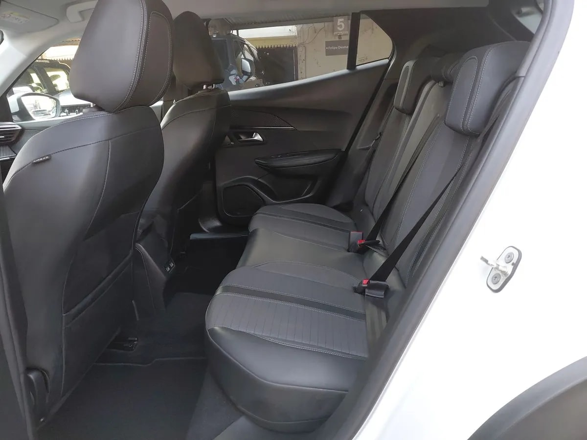 Peugeot 2008 1.2 Active Puretech 4x2 130 Eat8 5p año 2021