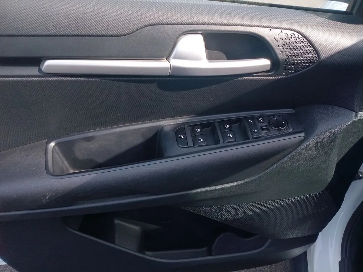 Kia Sonet 1.5 Ex 4x2 Ivt At 5p año 2025