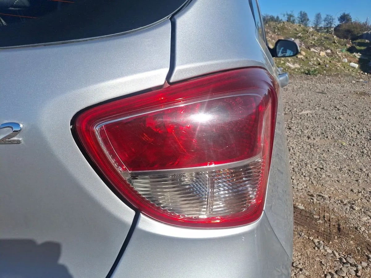 Hyundai Grand I10 1.2 Gls 4x2 Hb Ac 2ab Abs Mt 5p año 2020