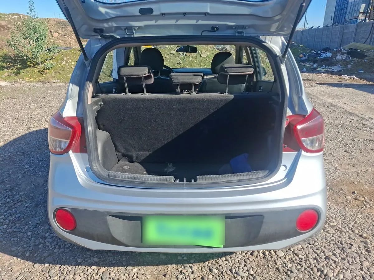 Hyundai Grand I10 1.2 Gls 4x2 Hb Ac 2ab Abs Mt 5p año 2020