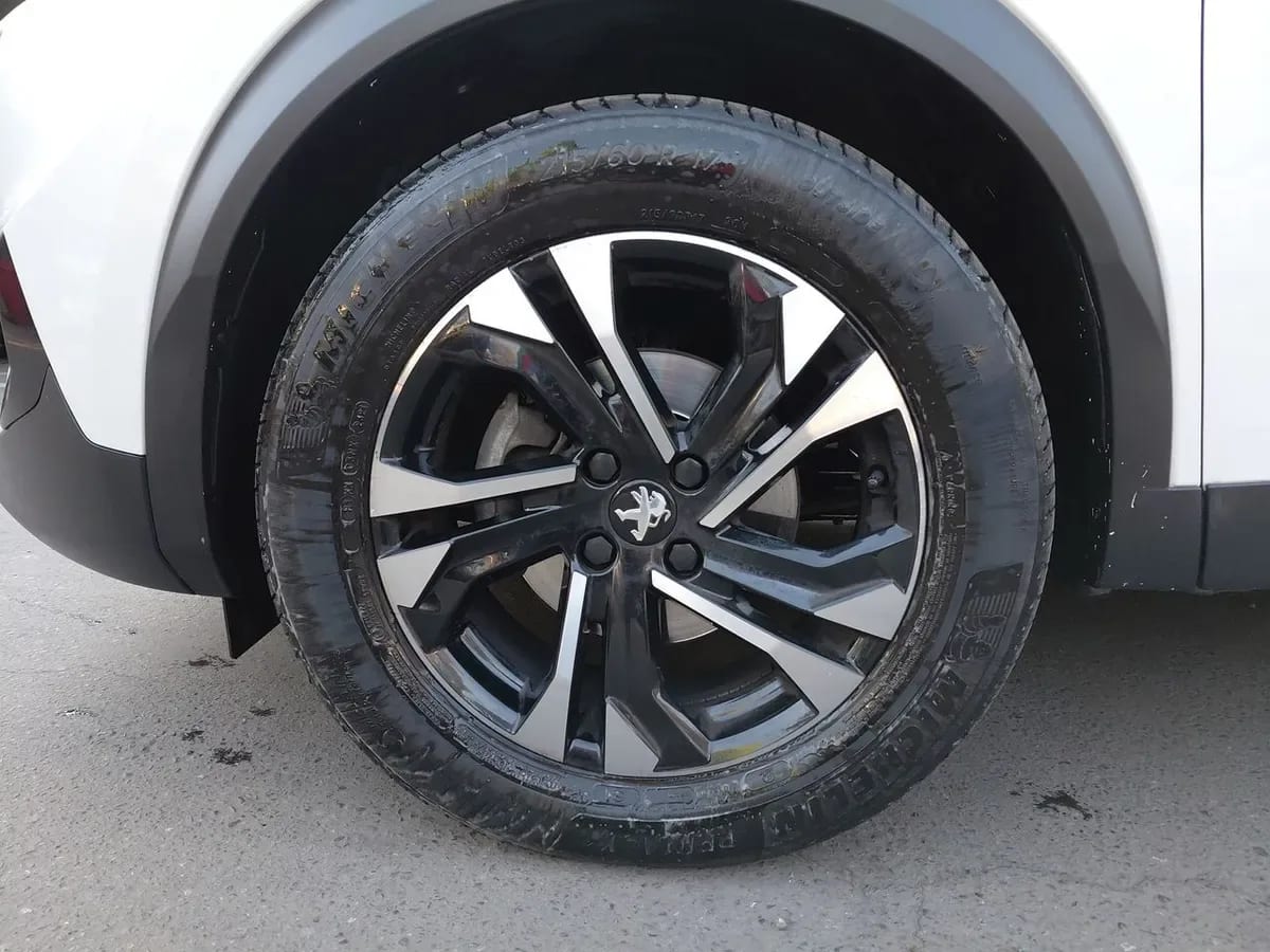 Peugeot 2008 1.2 Active Puretech 4x2 130 Eat8 5p año 2021