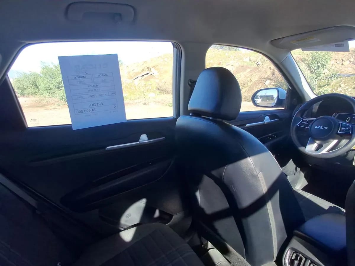 Kia Sonet 1.5 Ex 4x2 Ivt Ri At 5p año 2025