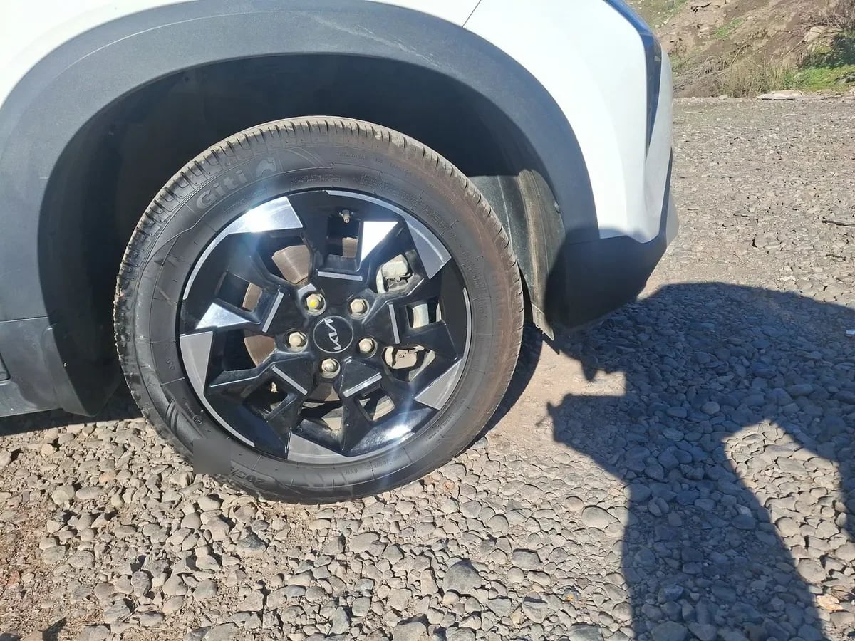 Kia Sonet 1.5 Ex 4x2 Ivt Ri At 5p año 2025