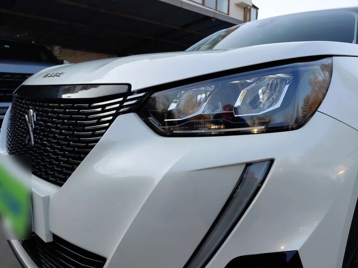 Peugeot 2008 1.2 Active Puretech 4x2 130 Eat8 5p año 2021