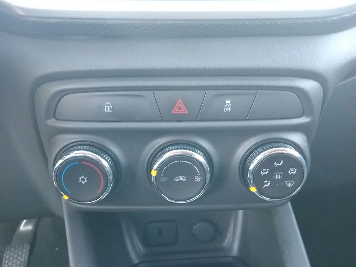 Chevrolet Tracker 1.2t Ls P4 4x2 Mt 5p año 2024