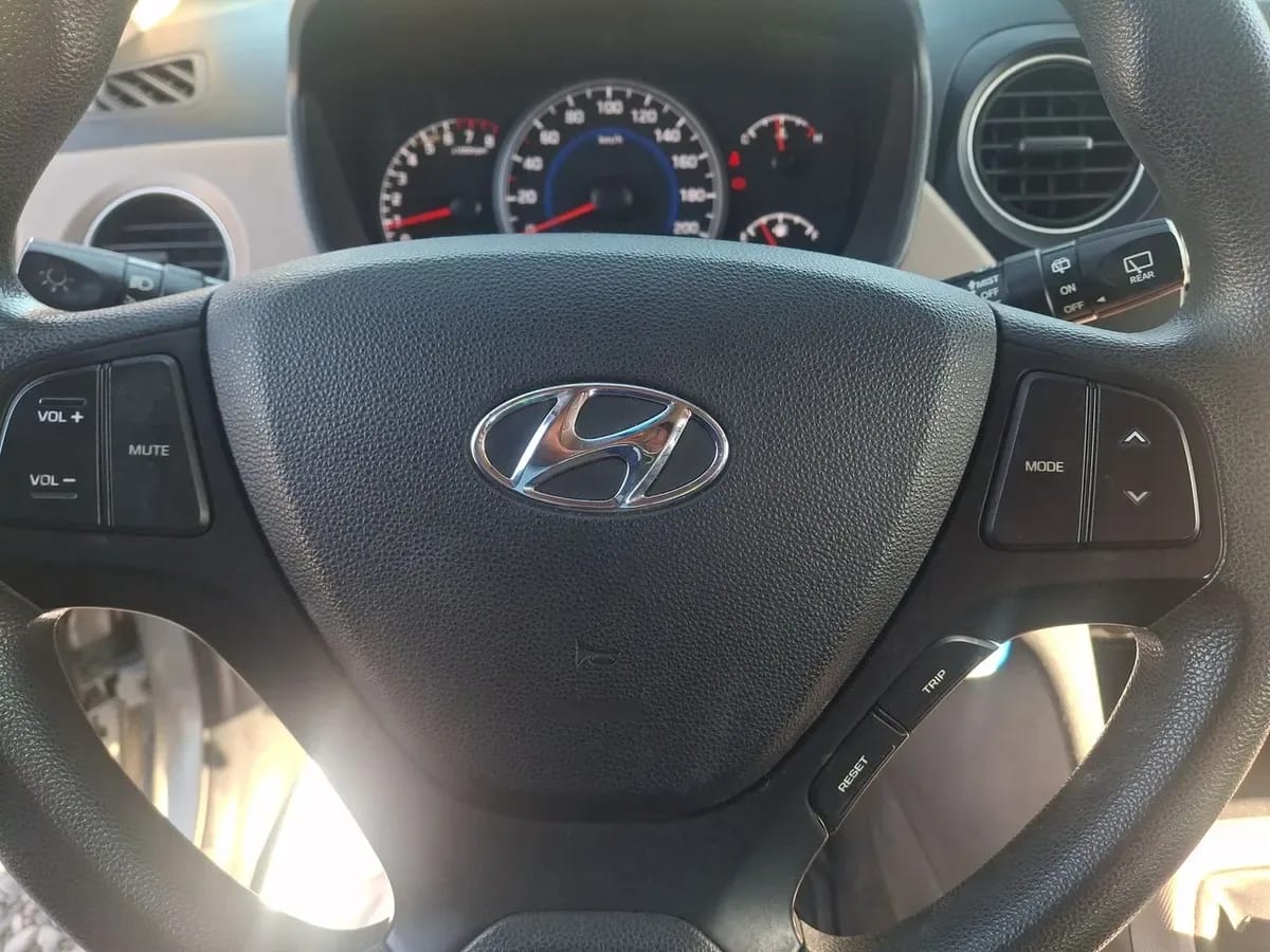 Hyundai Grand I10 1.2 Gls 4x2 Hb Ac 2ab Abs Mt 5p año 2020