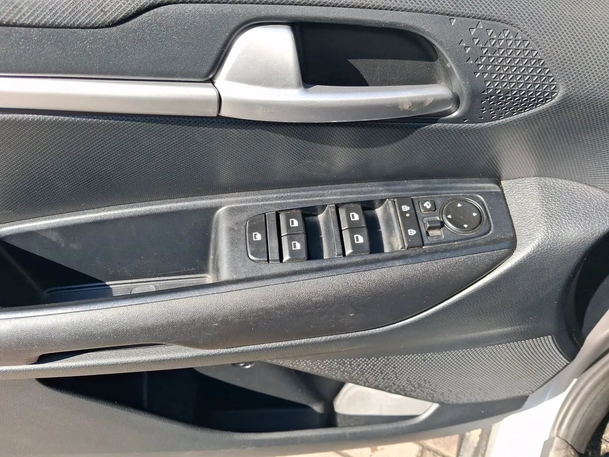 Kia Sonet 1.5 Ex 4x2 Ivt Ri At 5p año 2025