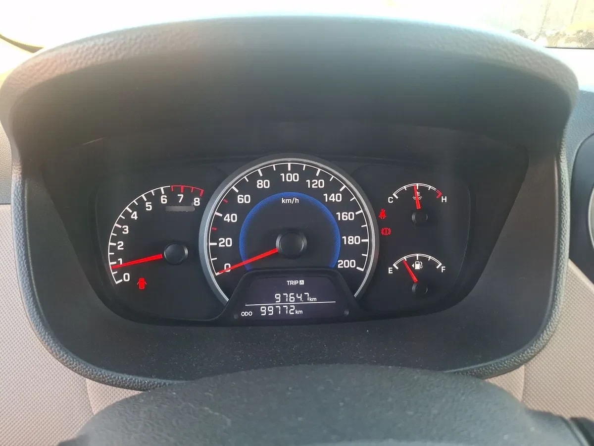Hyundai Grand I10 1.2 Gls 4x2 Hb Ac 2ab Abs Mt 5p año 2020