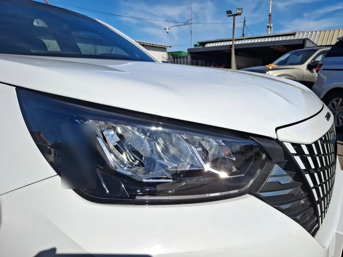 Peugeot 2008 1.2 Allure Pack Puretech 130hp 4x2 Mt 5p año 2025