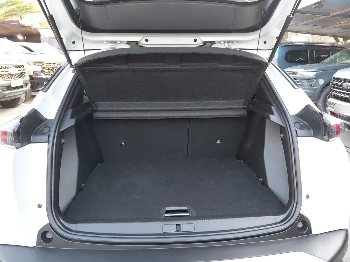 Peugeot 2008 1.2 Active Puretech 4x2 130 Eat8 5p año 2021