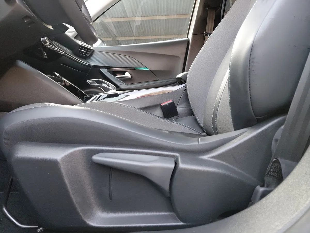 Peugeot 2008 1.2 Active Puretech 4x2 130 Eat8 5p año 2021