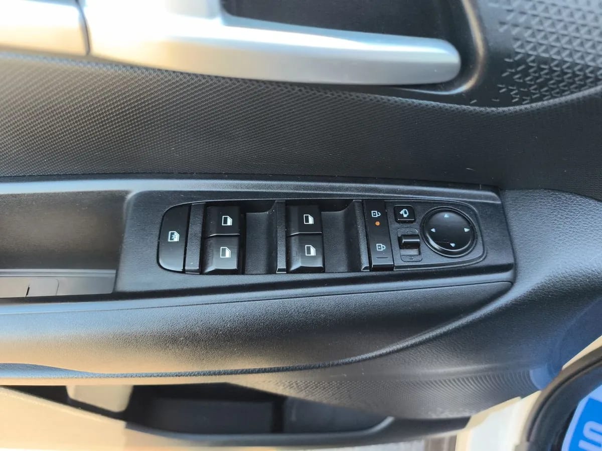 Kia Sonet 1.5 Ex 4x2 Ivt At 5p año 2025