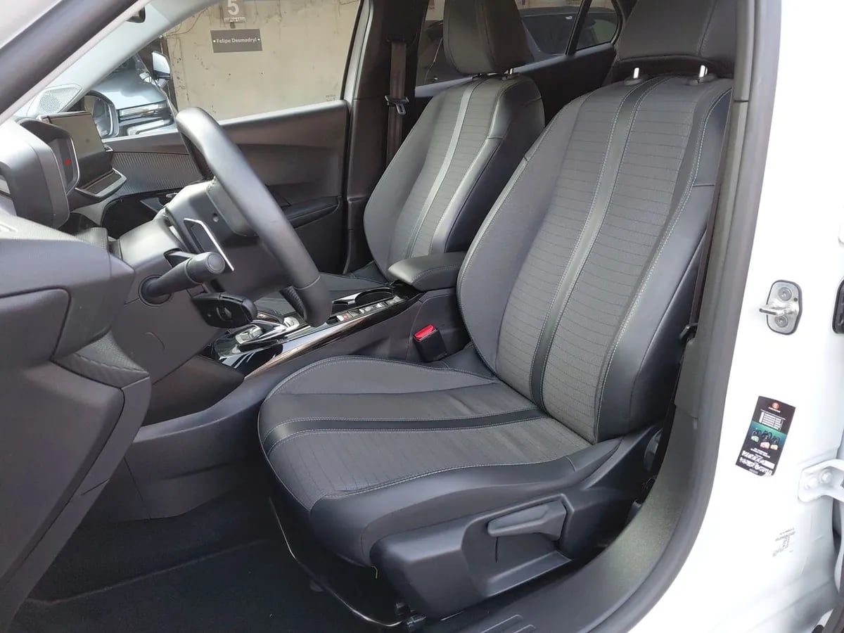 Peugeot 2008 1.2 Active Puretech 4x2 130 Eat8 5p año 2021