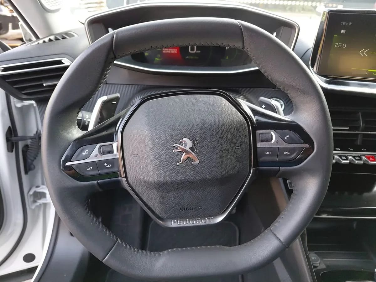 Peugeot 2008 1.2 Active Puretech 4x2 130 Eat8 5p año 2021