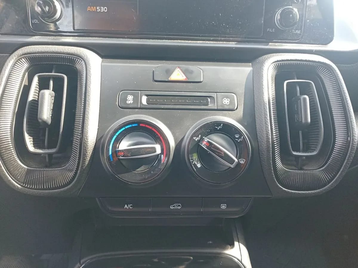 Kia Sonet 1.5 Ex 4x2 Ivt At 5p año 2025