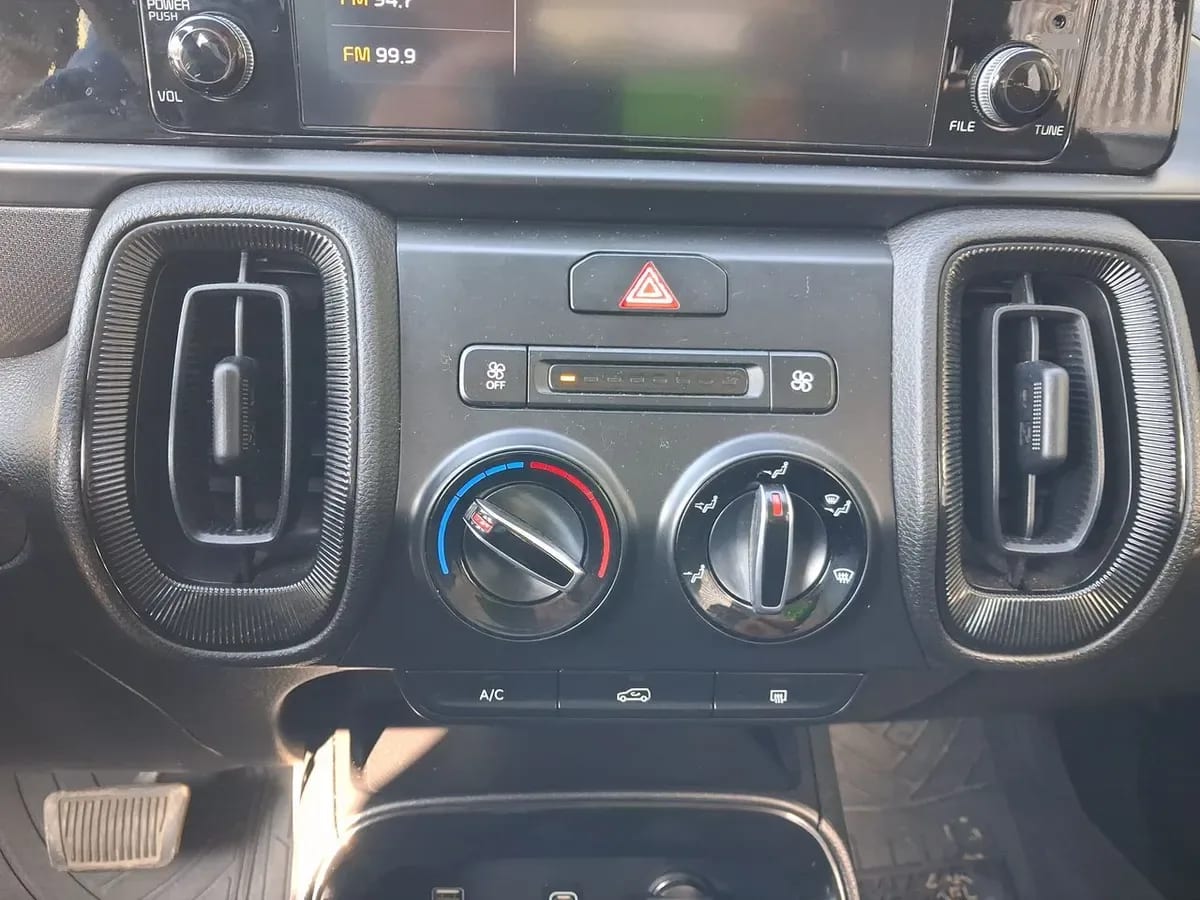 Kia Sonet 1.5 Ex 4x2 Ivt Ri At 5p año 2025