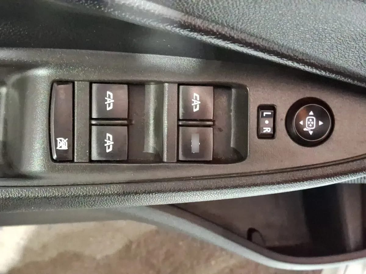 Chevrolet Onix 1.0t Rs 4x2 Hb Mt 5p año 2021