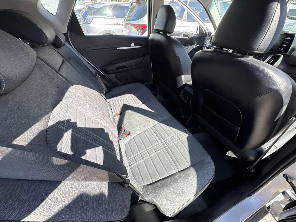 Kia Sonet 1.5 Ex 4x2 Ivt Ri At 5p año 2025