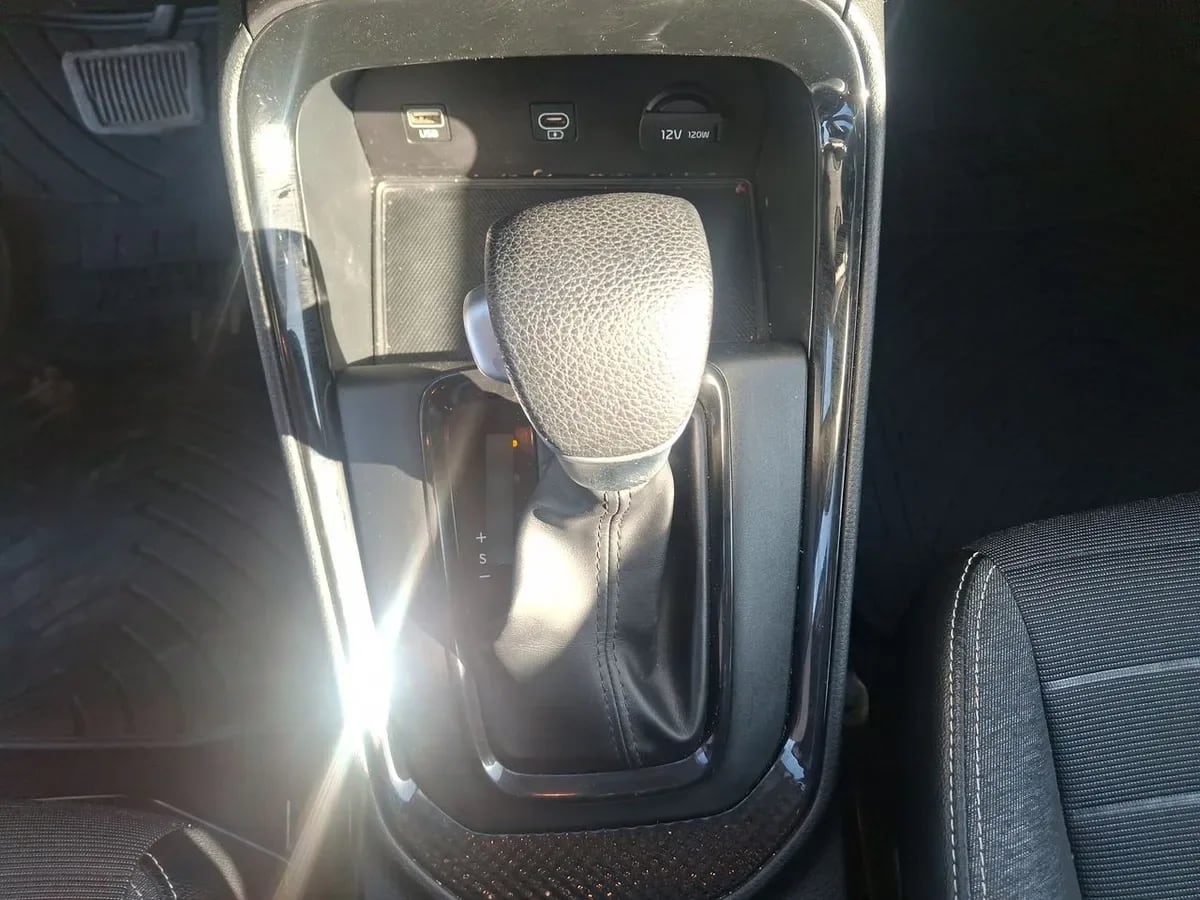 Kia Sonet 1.5 Ex 4x2 Ivt Ri At 5p año 2025