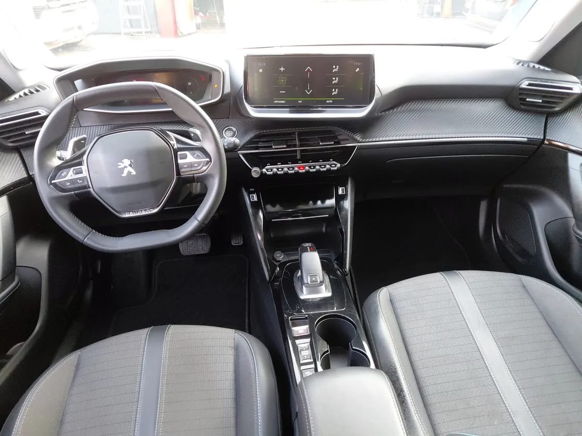 Peugeot 2008 1.2 Active Puretech 4x2 130 Eat8 5p año 2021