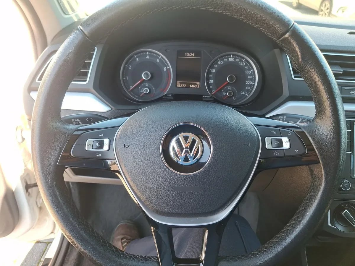 Volkswagen Gol 1.6 Highline 4x2 Hb Mt 5p año 2022