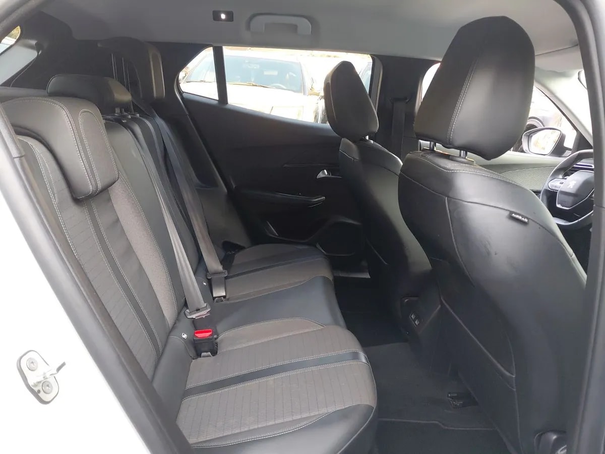 Peugeot 2008 1.2 Active Puretech 4x2 130 Eat8 5p año 2021
