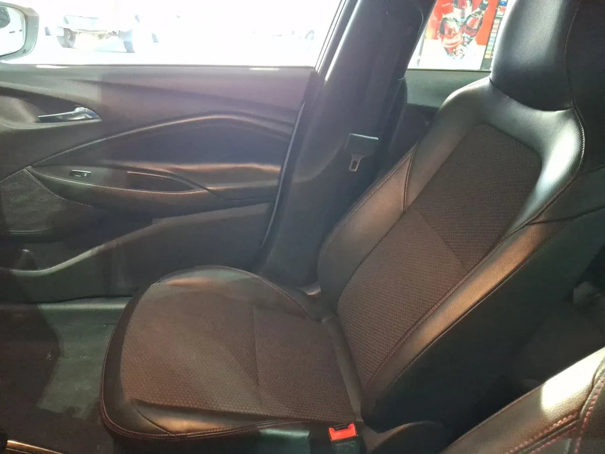 Chevrolet Onix 1.0t Rs 4x2 Hb Mt 5p año 2021