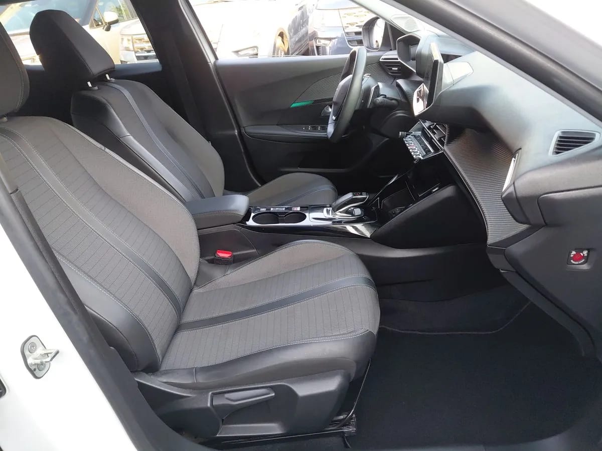 Peugeot 2008 1.2 Active Puretech 4x2 130 Eat8 5p año 2021