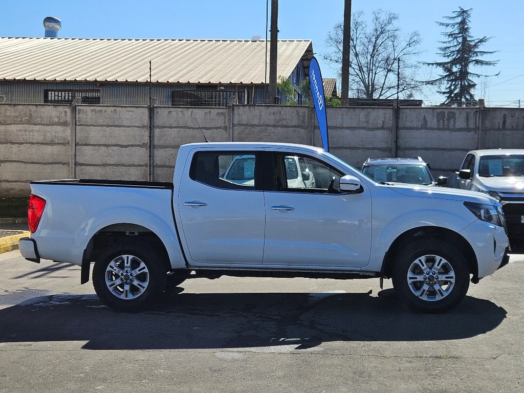 Nissan Navara D Cab 2.3 4x2 Mt Xe año 2023