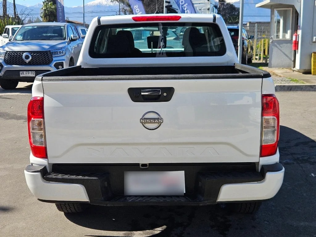 Nissan Navara D Cab 2.3 4x2 Mt Xe año 2023