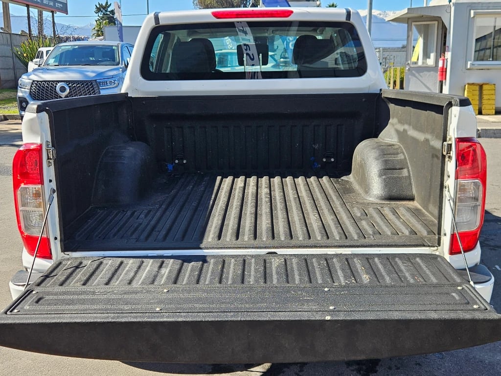 Nissan Navara D Cab 2.3 4x2 Mt Xe año 2023