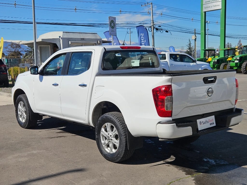 Nissan Navara D Cab 2.3 4x2 Mt Xe año 2023