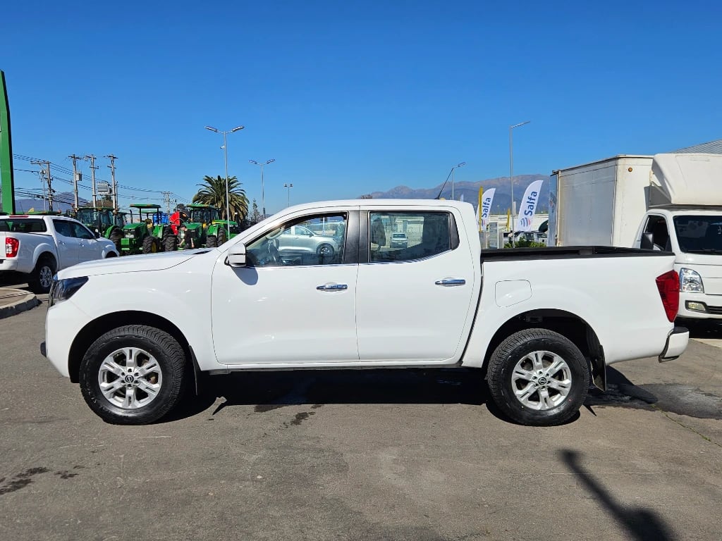 Nissan Navara D Cab 2.3 4x2 Mt Xe año 2023
