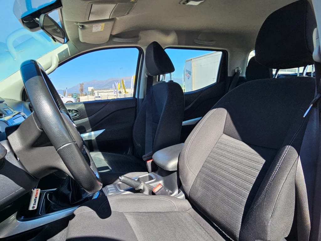 Nissan Navara D Cab 2.3 4x2 Mt Xe año 2023