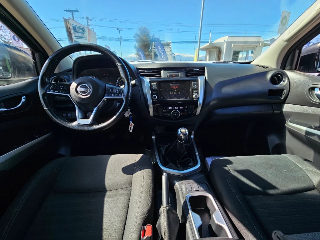 Nissan Navara D Cab 2.3 4x2 Mt Xe año 2023