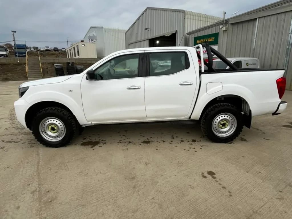 Nissan Navara Dc 4x4 2.3 Tdi Se año 2023