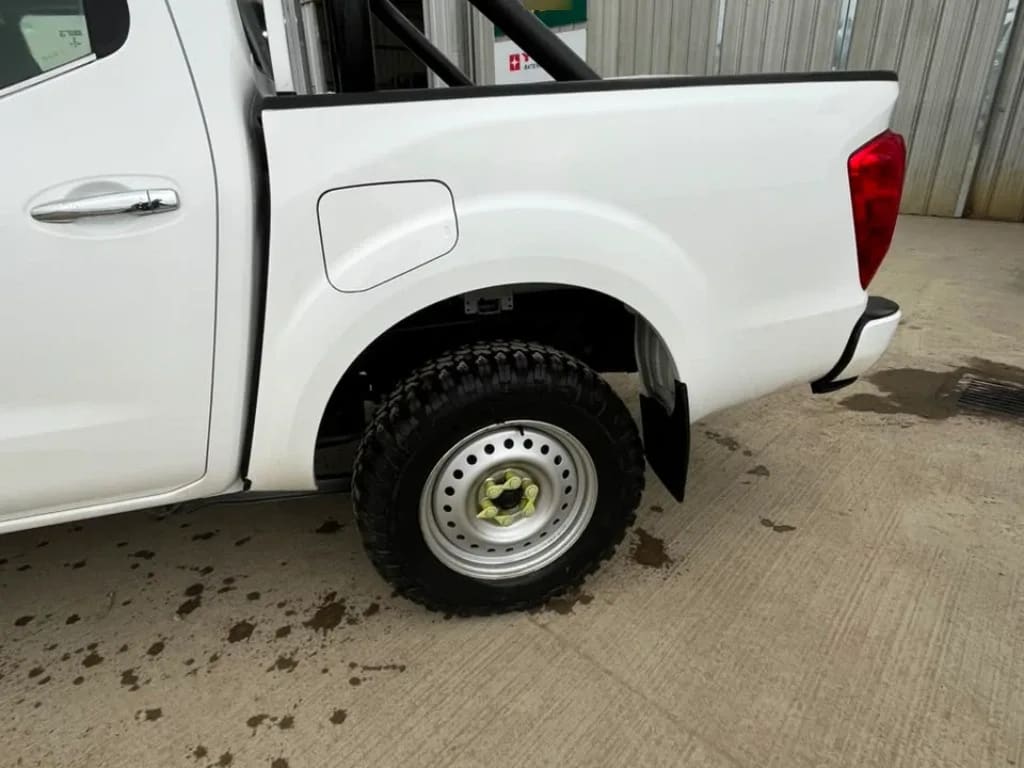Nissan Navara Dc 4x4 2.3 Tdi Se año 2023