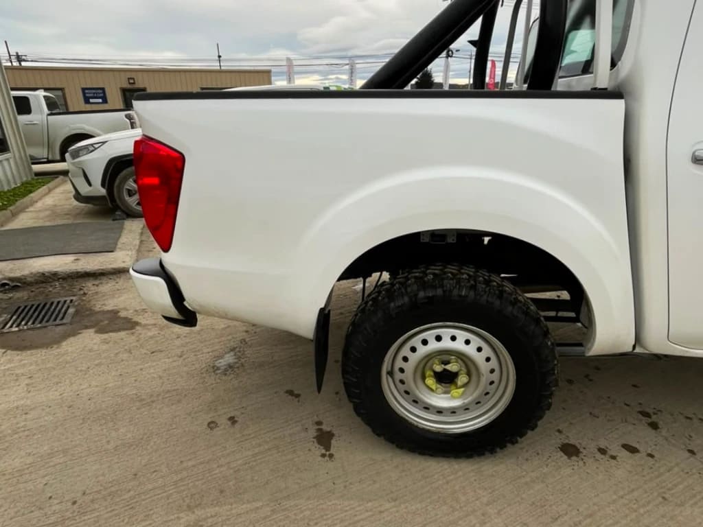 Nissan Navara Dc 4x4 2.3 Tdi Se año 2023