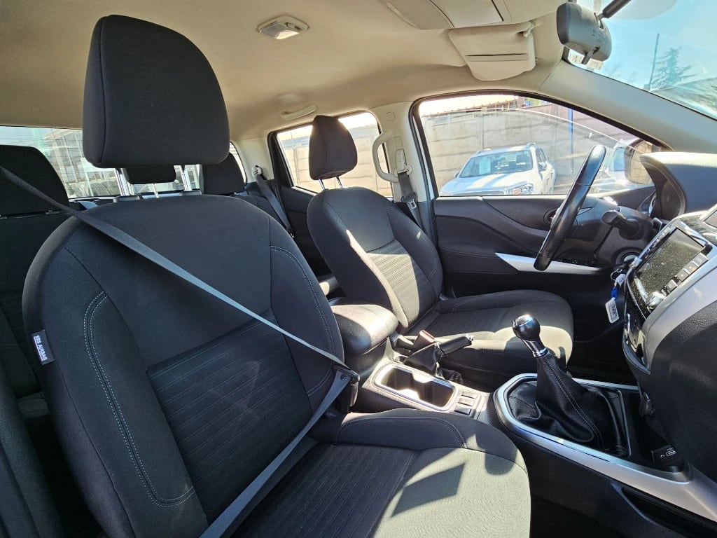 Nissan Navara D Cab 2.3 4x2 Mt Xe año 2023