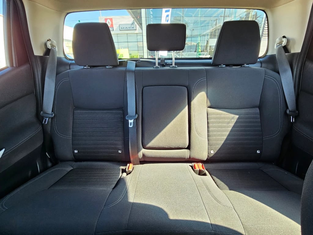 Nissan Navara D Cab 2.3 4x2 Mt Xe año 2023
