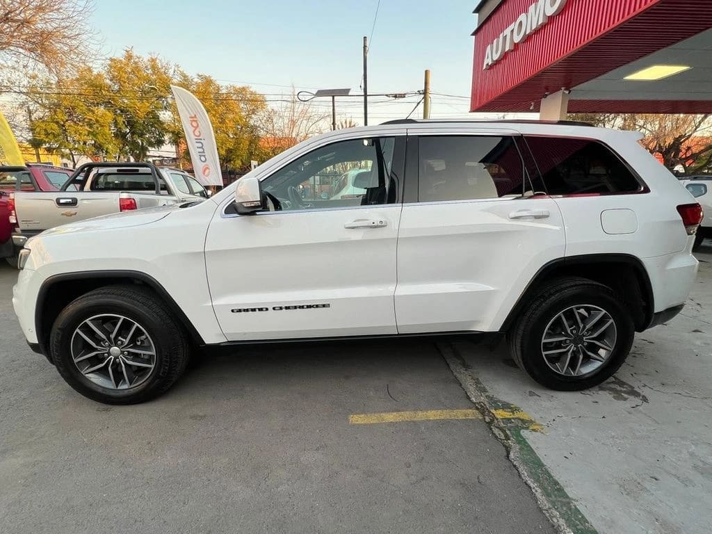 Jeep Grand Cherokee Laredo año 2021