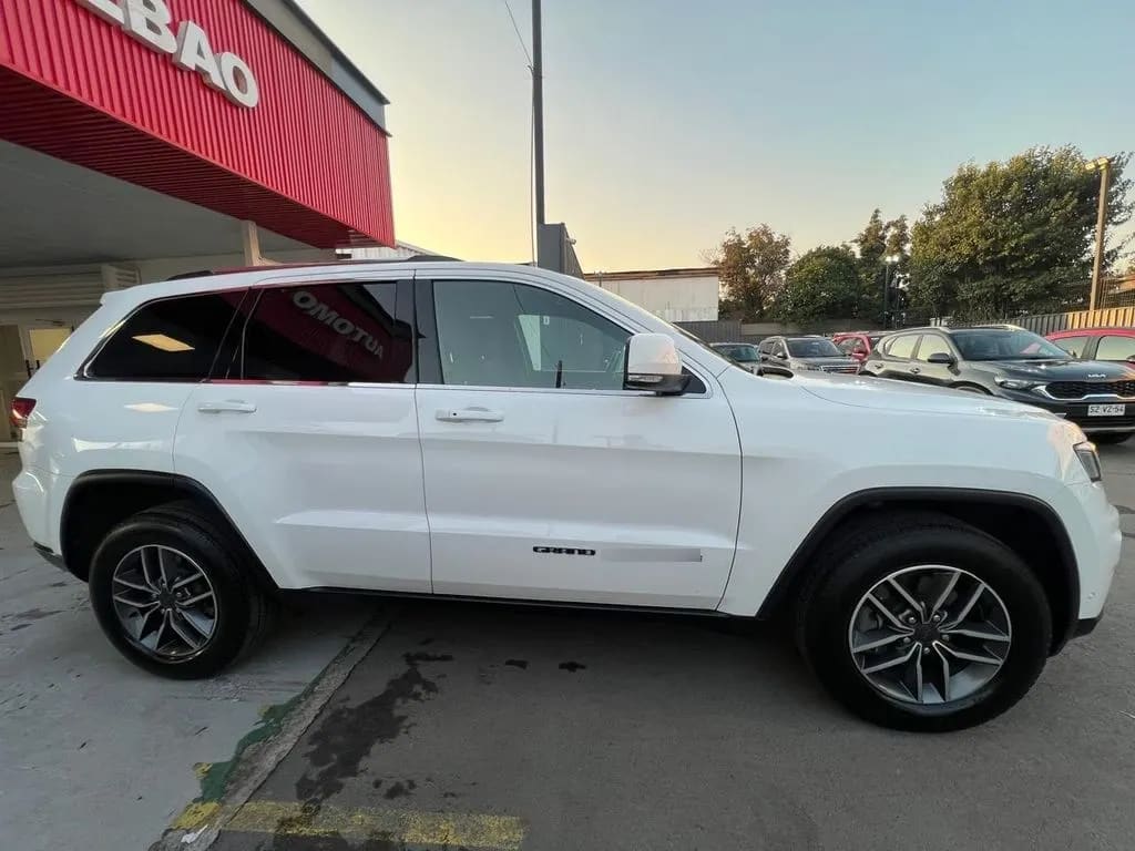 Jeep Grand Cherokee Laredo año 2021