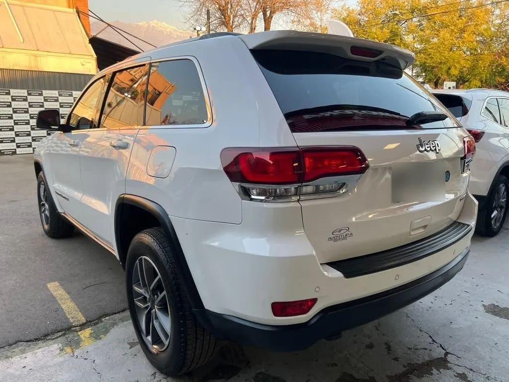 Jeep Grand Cherokee Laredo año 2021