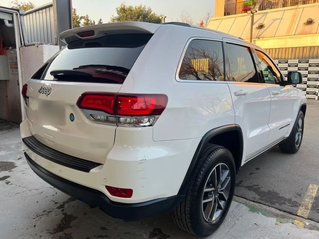 Jeep Grand Cherokee Laredo año 2021