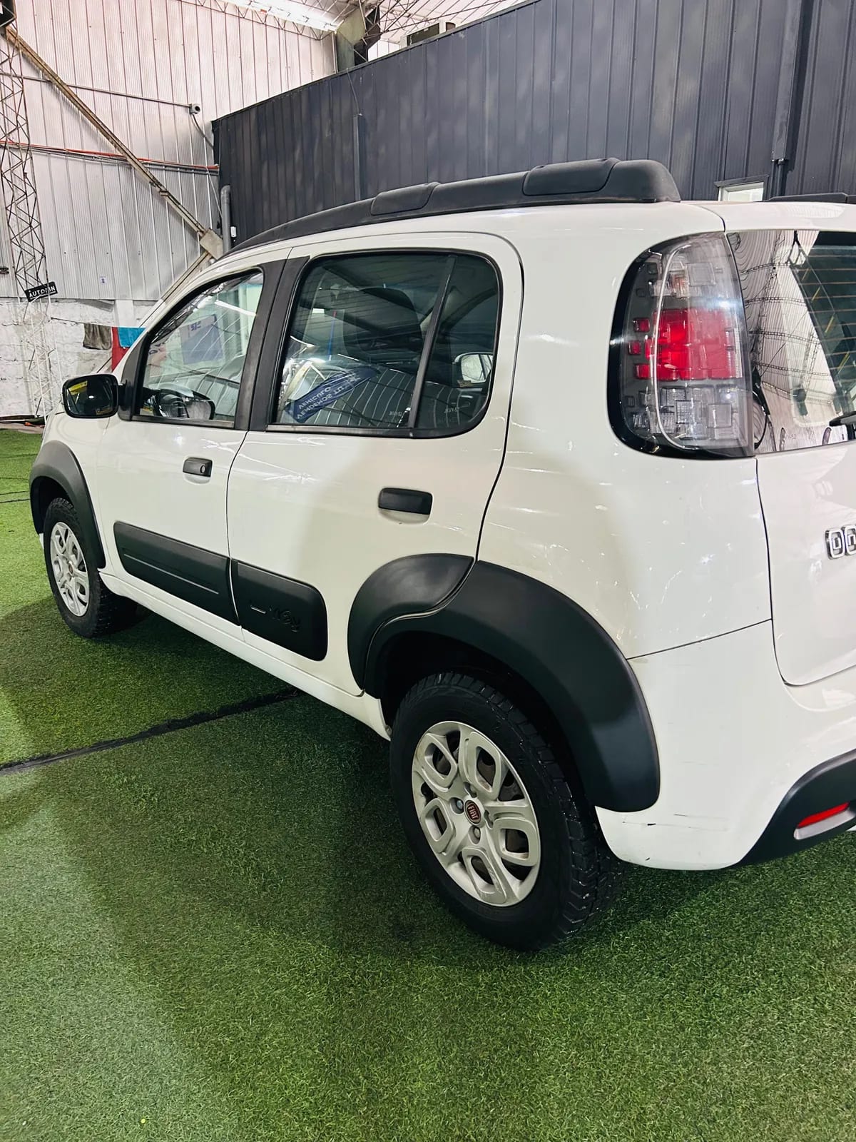 FIAT UNO 1.4 Sporting Mt año 2017