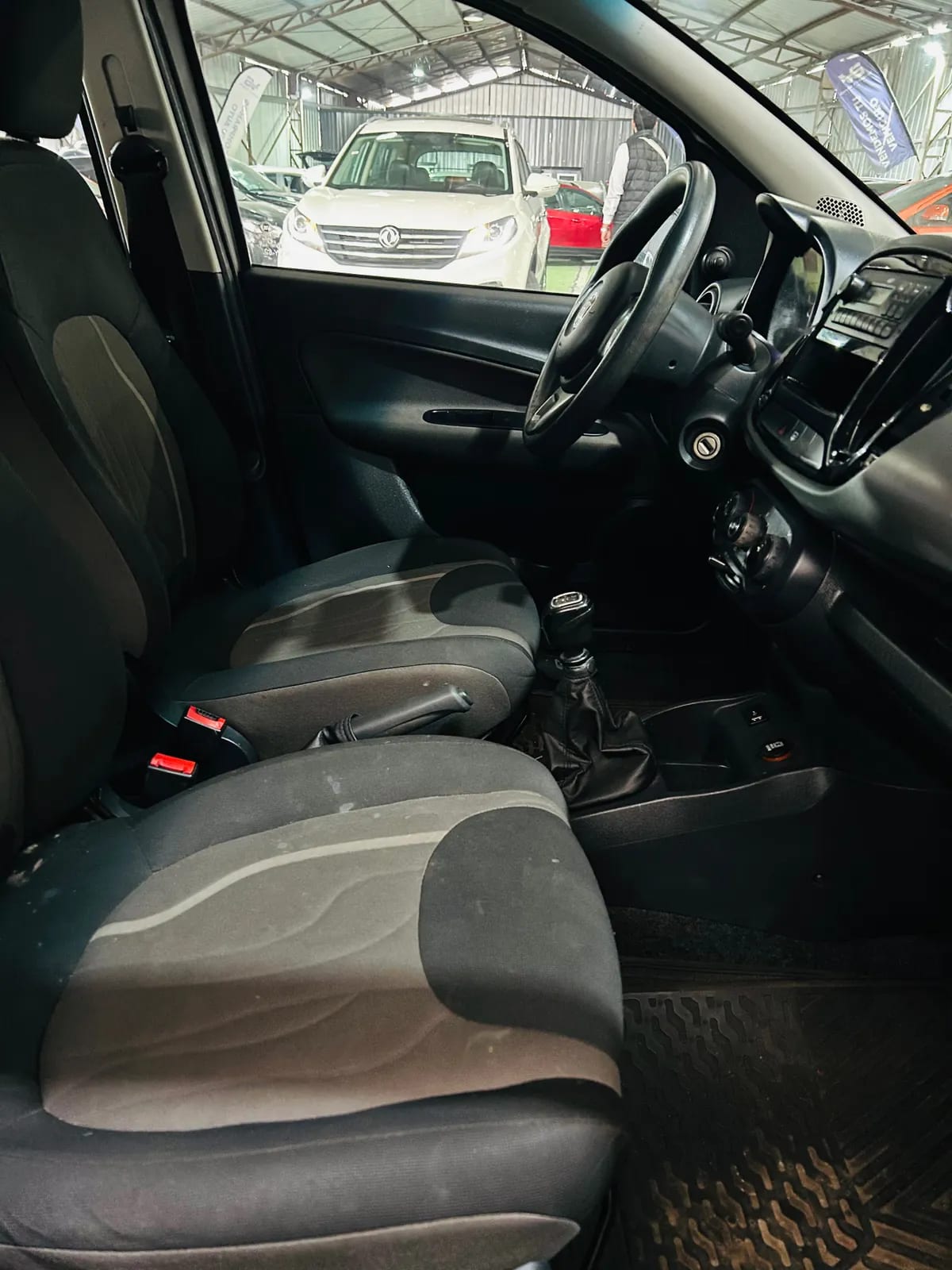 FIAT UNO 1.4 Sporting Mt año 2017