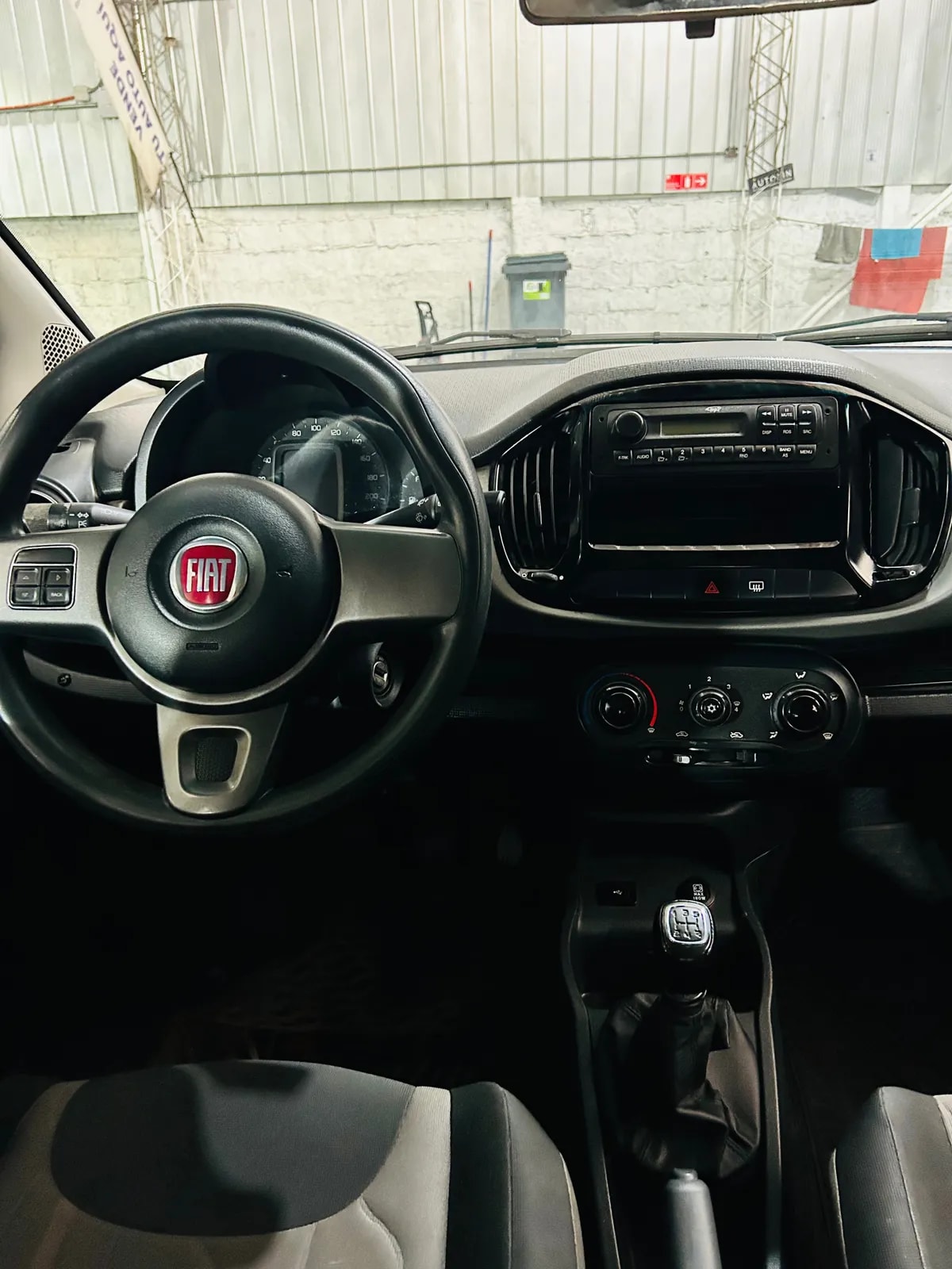 FIAT UNO 1.4 Sporting Mt año 2017