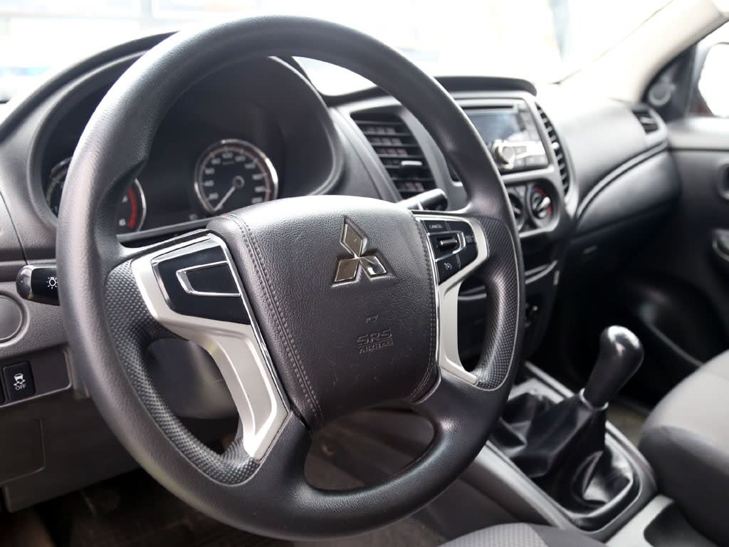 Mitsubishi L200 2.4 Katana Cr Mt 4x2 Diesel año 2022