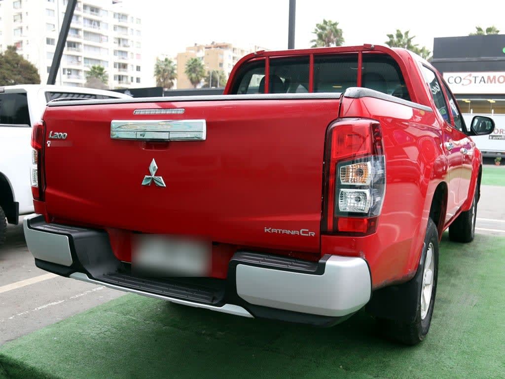Mitsubishi L200 2.4 Katana Cr Mt 4x2 Diesel año 2022